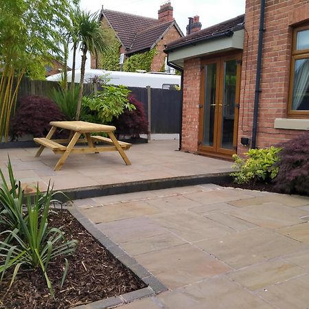 Villa Sirius House - Sleeps 7, Driveway, Garden Crewe Exterior foto